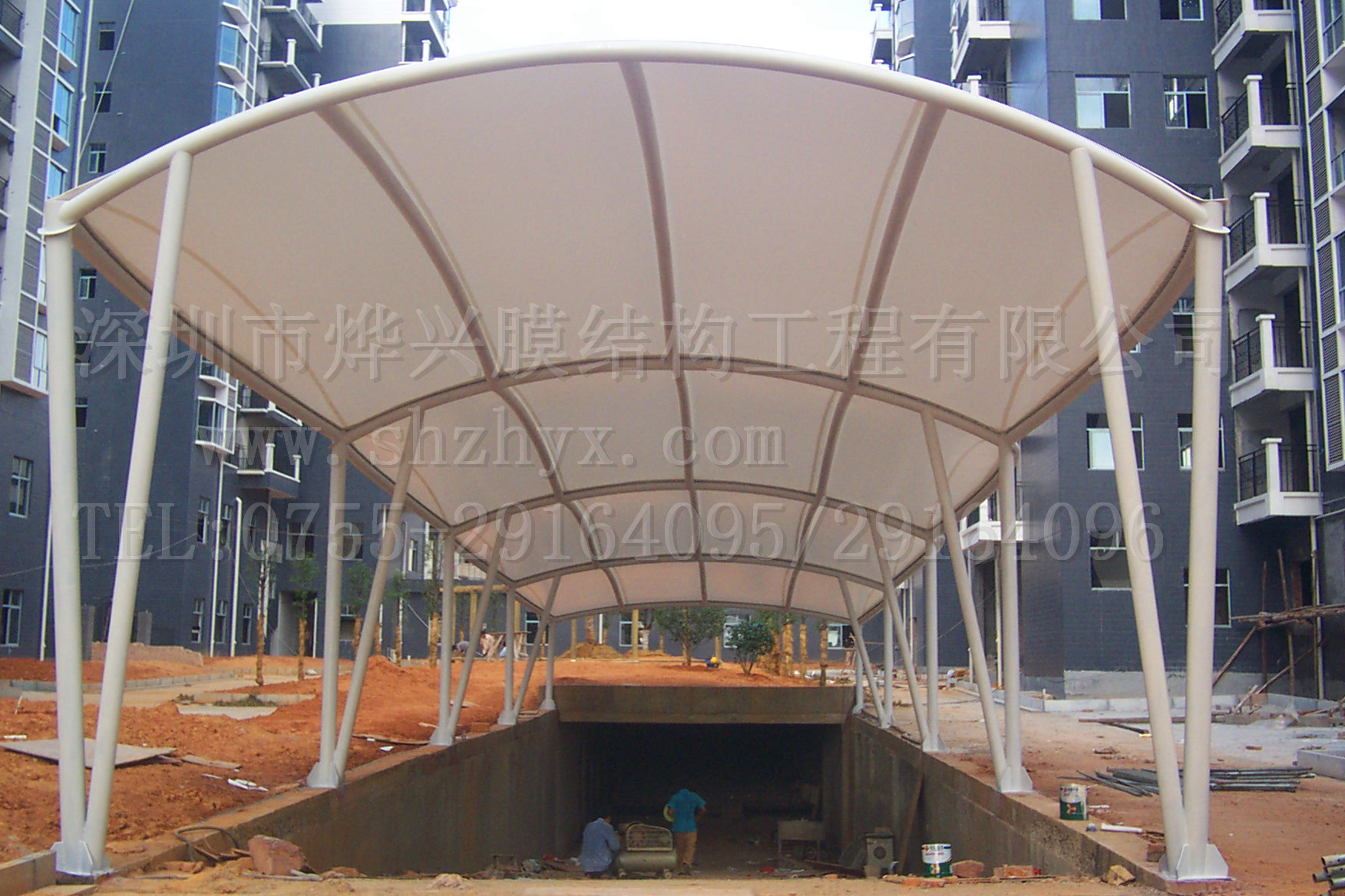 湖南衡陽(yáng)車(chē)庫(kù)膜結(jié)構(gòu)雨棚.jpg