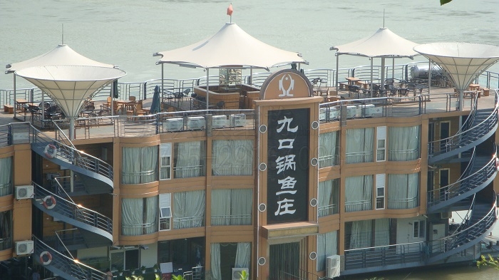 重慶北碚九口鍋魚莊膜結(jié)構(gòu)遮陽棚.jpg